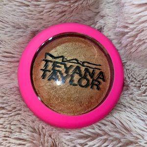 Mac Teyana Taylor mineralized skinfinish